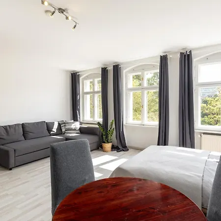 Am Fernsehturm Berlin